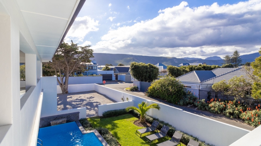 9 Bedroom Property for Sale in Westcliff Western Cape